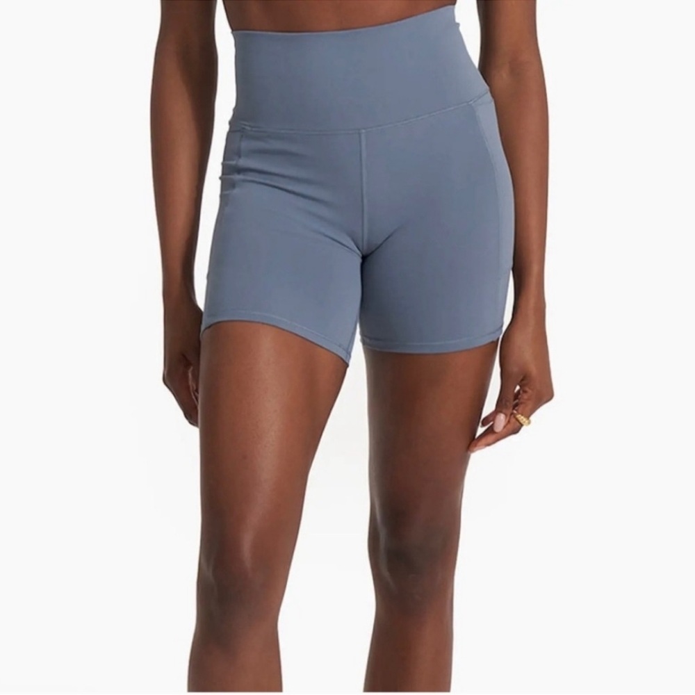 Vuori Studio Pocket Short Size Small - Light Azure Blue